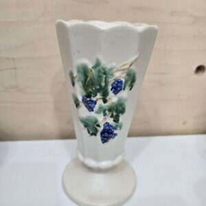 Vintage McCOY Art Pottery Vase 1962 ANTIQUE CURIO Pattern  White Grape Vine